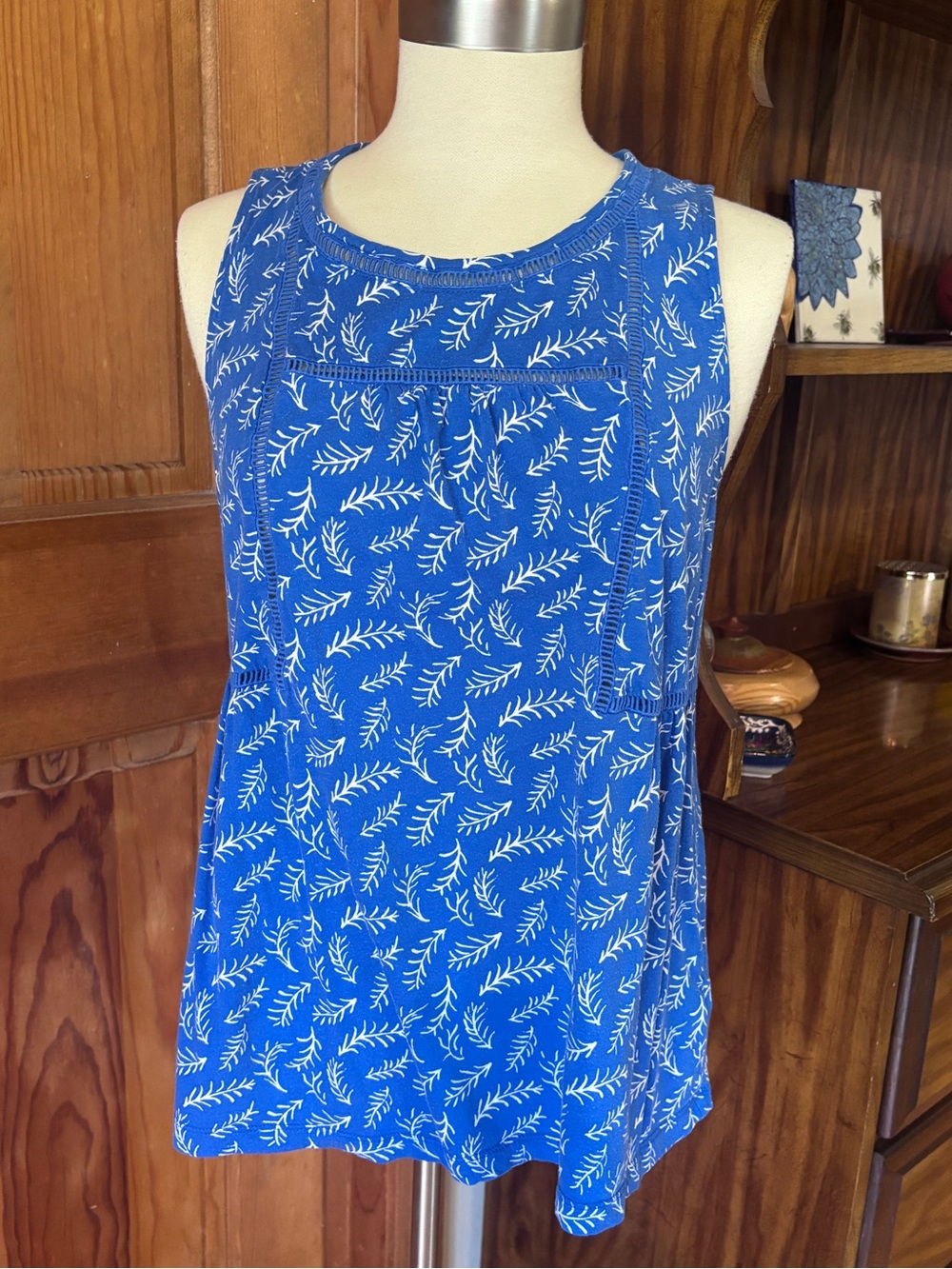 Old Navy Blue Sleeveless Leaf Print Tank Top M